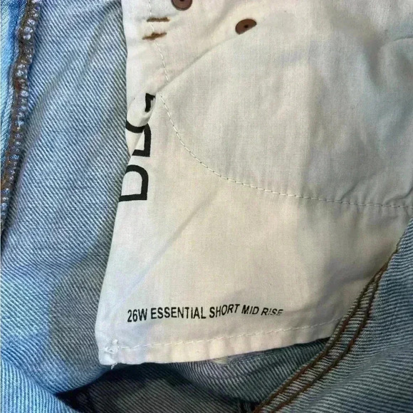 BDG essential short mid rise light blue distressed jeans - Picture 3 of 4